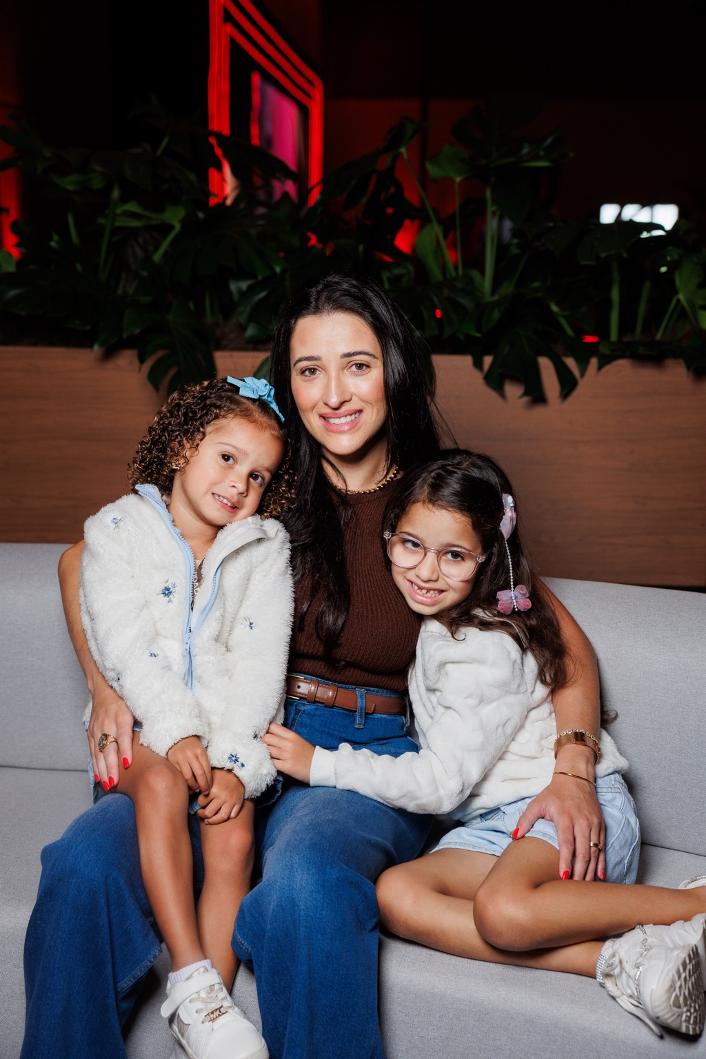 Camila Lima com as filhas Melissa e Helena
